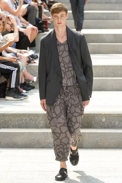 Look 39